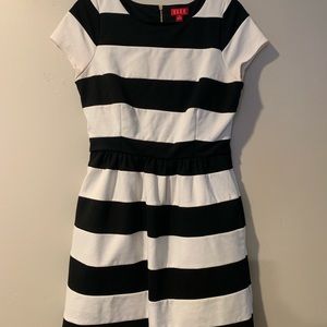 Elle black and white dress